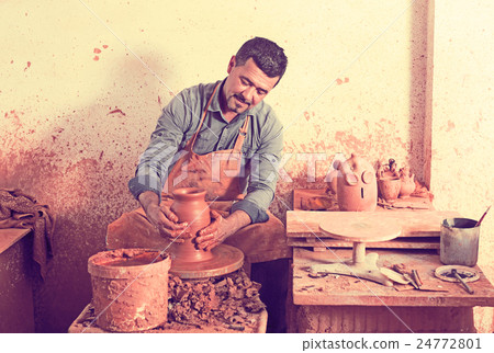 Man making pot 24772801