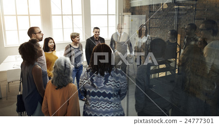 Business Team Organization Brainstorming Meeting Concept Business Team Organization Brainstorming Meeting Concept 24777301