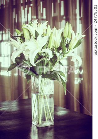 Vase flower 24779503