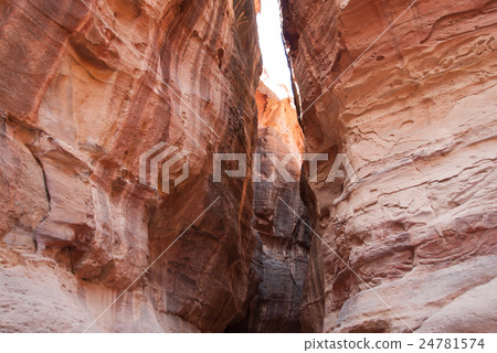 Petra Ruins Seek (Gorges) Petra Ruins Seek (Gorges) 24781574