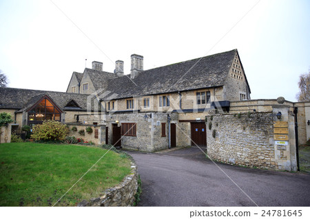 Photo of Manor House Photo of Manor House 24781645
