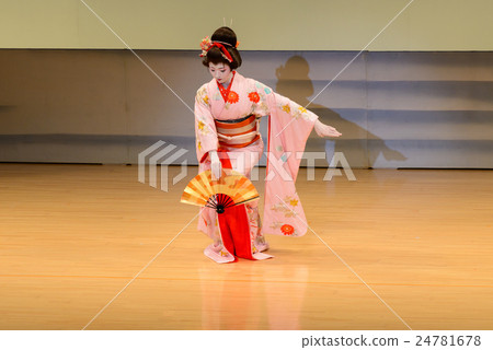 A woman dancing Japanese dance 24781678