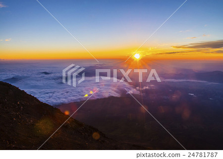 Cloud sea at the summit of Mt. Fuji and the sunrise 24781787