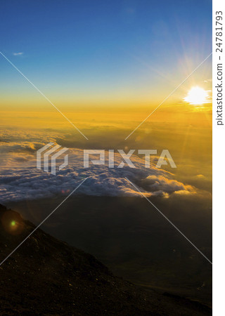 Cloud sea at the summit of Mt. Fuji and the sunrise 24781793