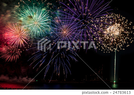 與四日市市三重縣綜合體的四日市煙花比賽 與四日市市三重縣綜合體的四日市煙花比賽 24783613