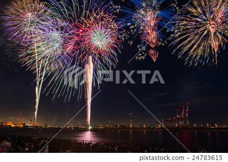 與四日市市三重縣綜合體的四日市煙花比賽 與四日市市三重縣綜合體的四日市煙花比賽 24783615