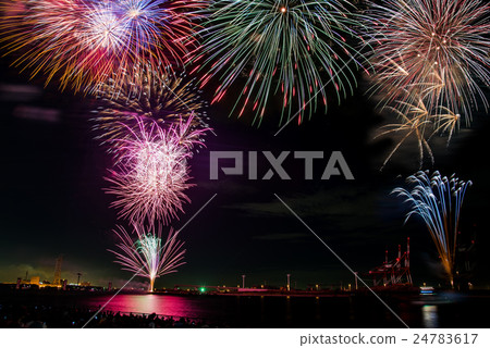 與四日市市三重縣綜合體的四日市煙花比賽 與四日市市三重縣綜合體的四日市煙花比賽 24783617