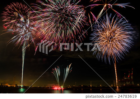 與四日市市三重縣綜合體的四日市煙花比賽 與四日市市三重縣綜合體的四日市煙花比賽 24783619