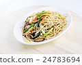 Table fried noodles 24783694