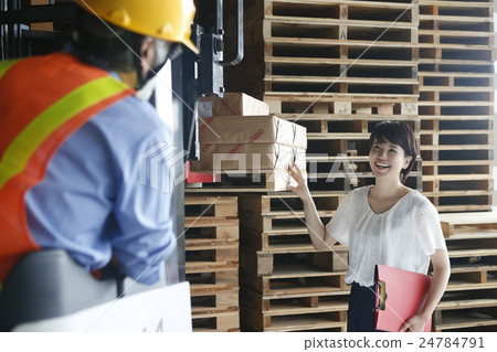 Logistics warehouse image Logistics warehouse image 24784791