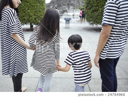 Family Aquarium 24784968