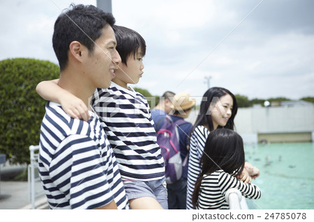 Family Aquarium 24785078