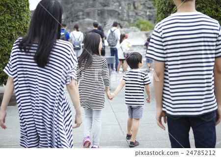 Family Aquarium 24785212