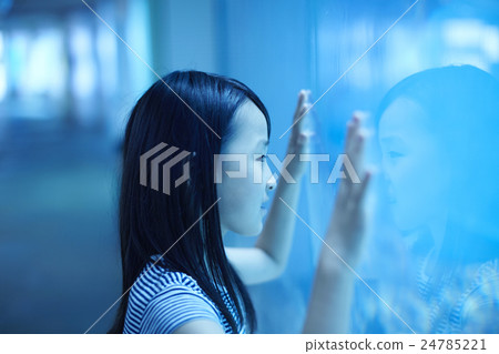 水族館女孩肖像 水族館女孩肖像 24785221