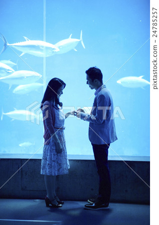 Aquarium date 24785257