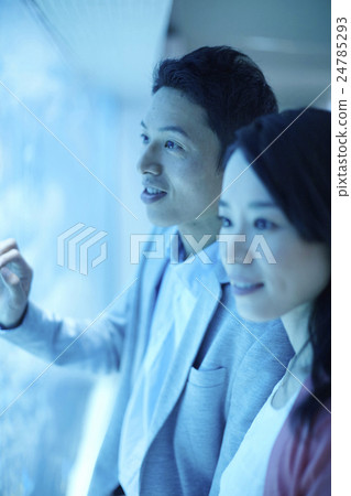 Aquarium date 24785293