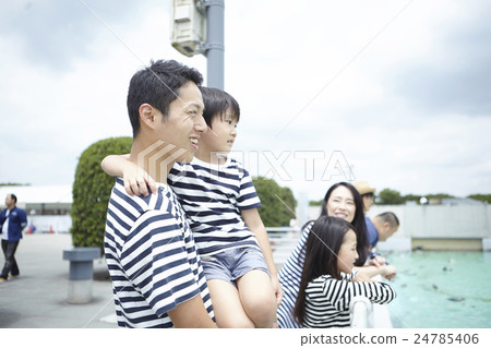 Family Aquarium 24785406