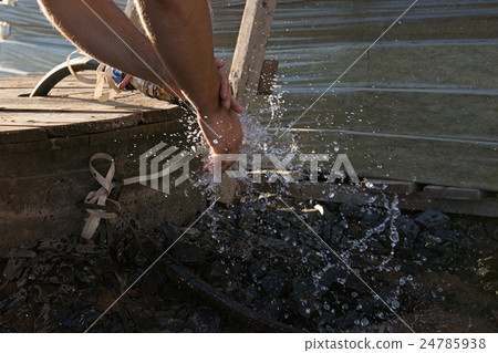 Man washes hands Man washes hands 24785938