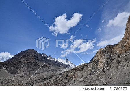 Pakistan Passa glacier and passive peak and cis para 24786275