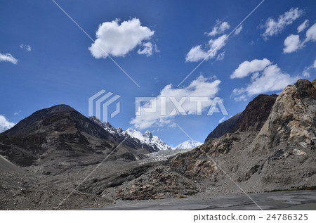 Pakistan Passa glacier and passive peak and cisare 24786325