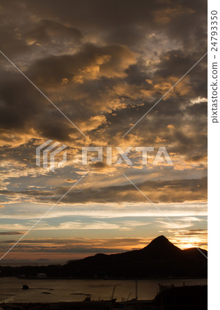 West sky telling approaching typhoon 24793350