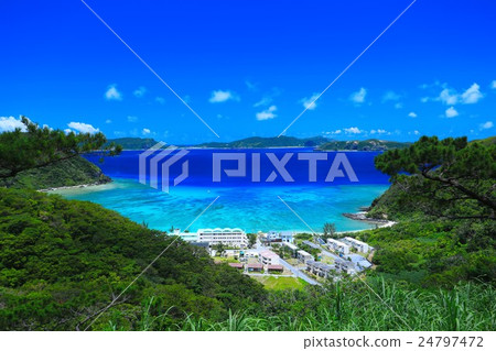 從山上俯瞰Tokashiki海灘,Tokashikijima 從山上俯瞰Tokashiki海灘,Tokashikijima 24797472