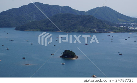 Uchino Sea and countless rafts 24797725