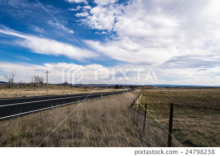 Country main road fading into the distance Country main road fading into the distance 24798238
