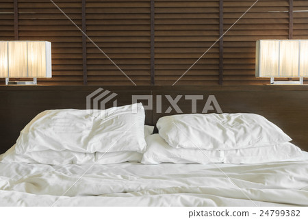 Messy bed 24799382