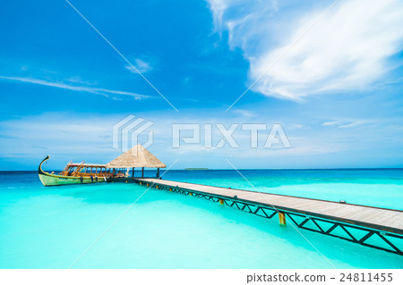 Maldives island 24811455
