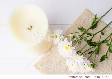 White chrysanthemum flowers with candel on table 24813932