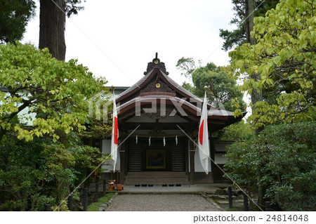 圖庫照片: 靖國神社和日本國旗