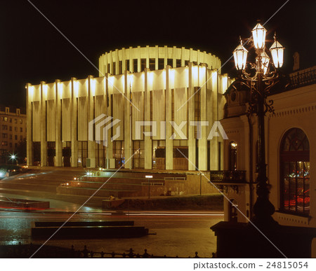 Ukrainian House night view 24815054