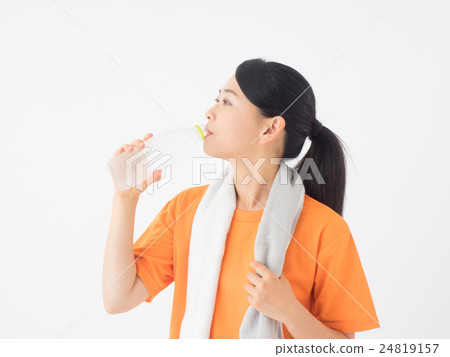 Women who supplement hydration after exercise 24819157