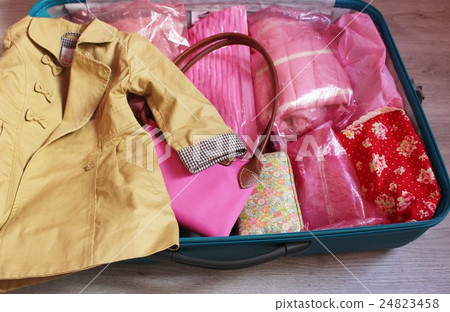 Ladies travel packing Ladies travel packing 24823458