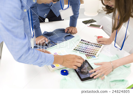 Business meeting meeting Conference apparel Industry general office Search casual product model with tablet 24824805