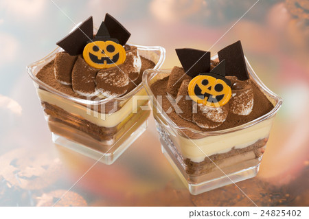 Halloween Suites 24825402