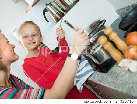 girl and mom with pot 24826716
