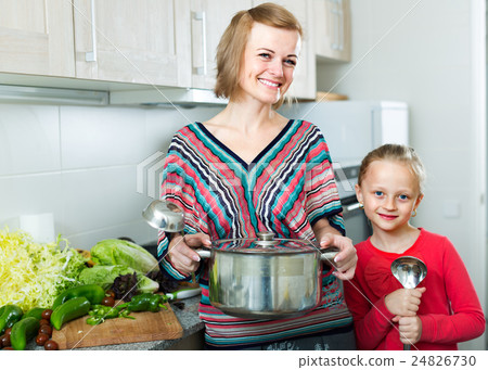 girl and mom with pot 24826730