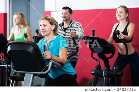 Active adults in gym Active adults in gym 24827319