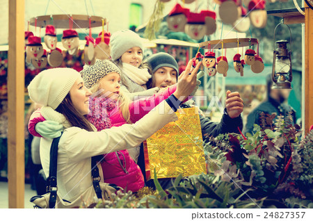 Family with children purchasing toys 24827357