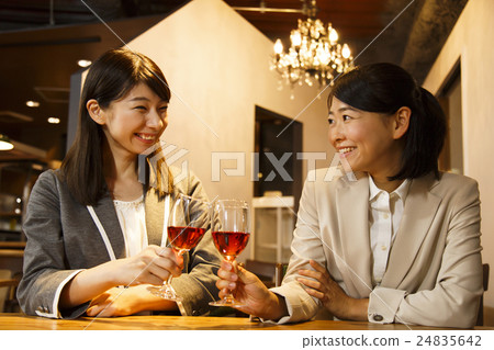 咖啡館婦女女孩黨朋友朋友小姐企業女商人夜 24835642