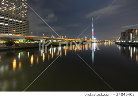 The night sky of the capital high speed No. 6 Mukojima line running along the Sumida River and the Tokyo Sky Tree of the lighting that imaged the Japanese flag 24846402