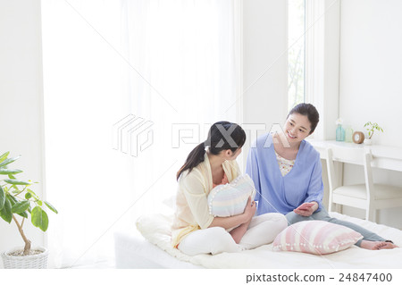 A woman in his twenties relaxing in the room 24847400