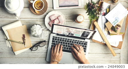Online Shopping Sale Discount Promotion Shopaholic Concept 24849003