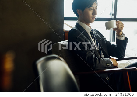 Man drinking coffee 24851309