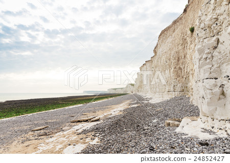 White cliff Birling Gap ocean coast, England, UK 24852427