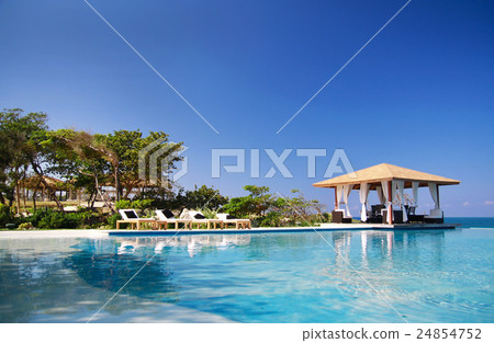Luxury summerhouse with swimming pool on beach Luxury summerhouse with swimming pool on beach 24854752