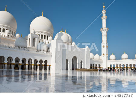 Sheikh Zayed White Mosque in Abu Dhabi, UAE Sheikh Zayed White Mosque in Abu Dhabi, UAE 24857757