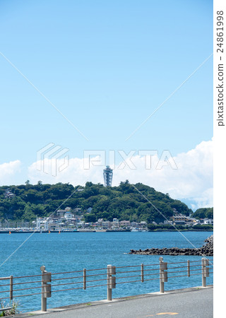 Enoshima sea coast sidewalk blue sky blue sky sea seen from afar 24861998